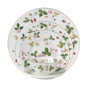 WEDGWOOD
WILD STRAWBERRY 5-PIECE PLACE SETTING
New